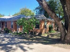 Building Photo - 3015 Avon St