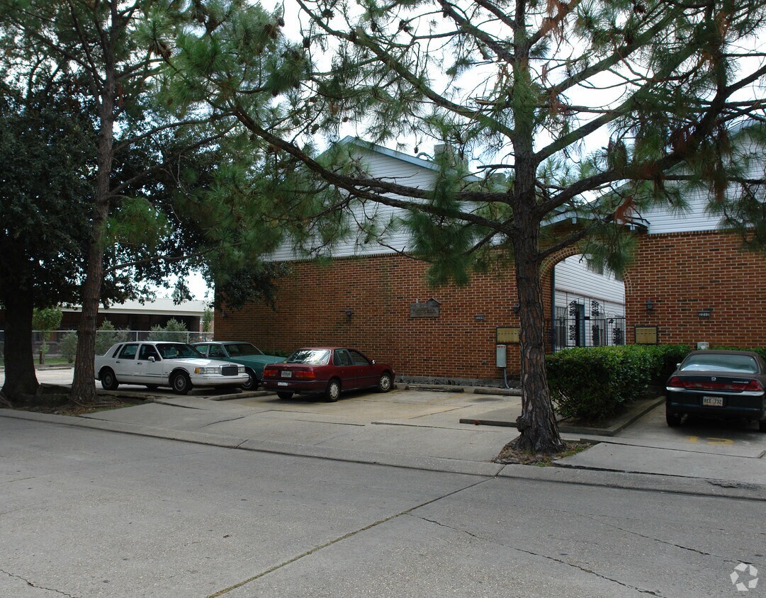 Building Photo - 2208 Houma Blvd