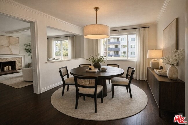 Foto del edificio - 1366 S Beverly Glen Blvd