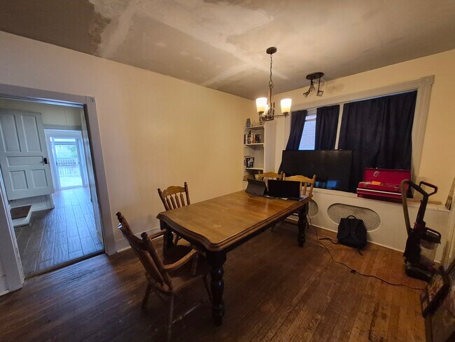 Comedor - 1744 W Market St
