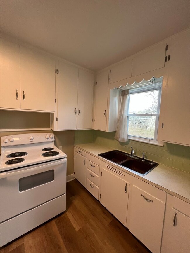 Building Photo - Cozy, Recently Remodeled Home in Union City!