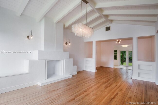 Building Photo - 9049 Carlyle Ave