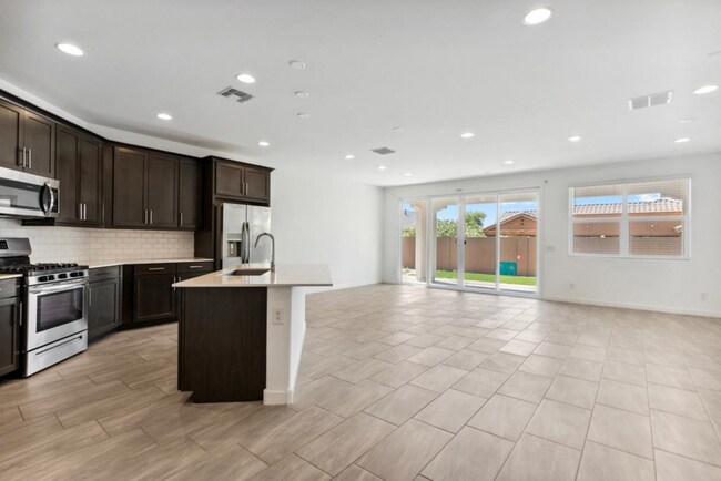 Foto del edificio - 565 E White Wing Dr