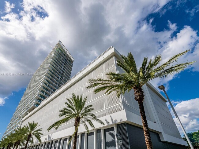 Foto del edificio - 2000 Metropica Wy