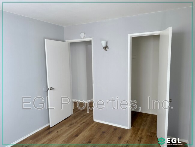 Building Photo - 3943 La Rica Ave