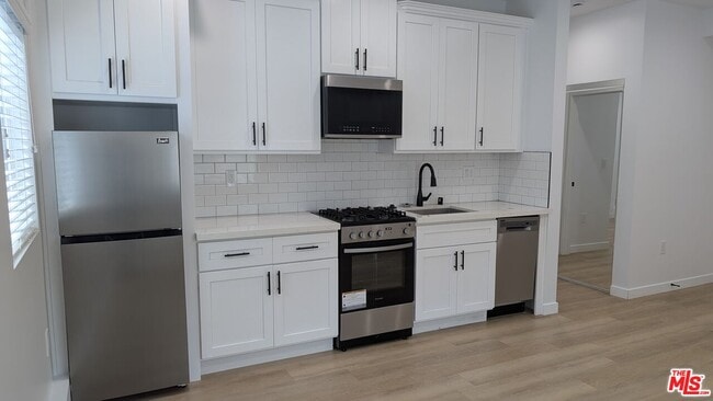 Building Photo - 1259 Devon Ave