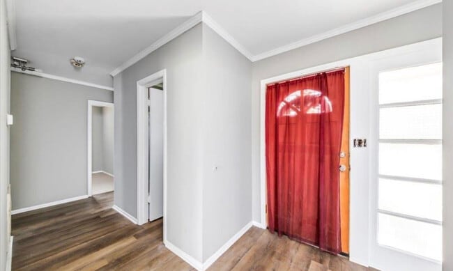 Building Photo - 2363 Robin Hood Rd