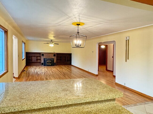 Foto del edificio - Beautiful historic 4 Bedroom home in South...