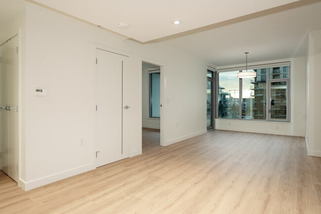 Building Photo - 526-755 Harbourside