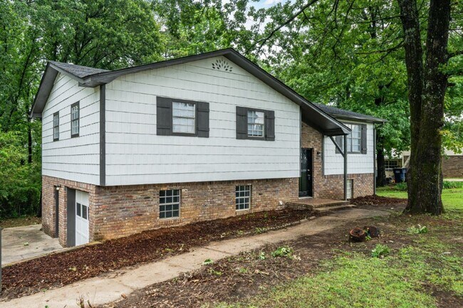 Foto del edificio - Now Leasing! 4-Bedroom Home with Modern Features & Great Layout