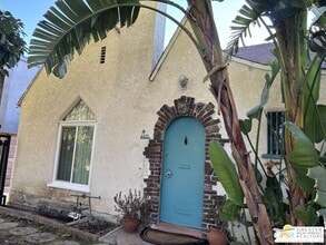 Building Photo - 833 N Orange Dr