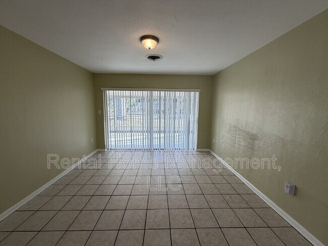 Foto del edificio - 811 Tangerine St