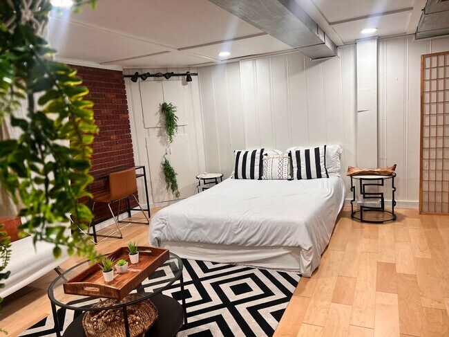 Foto del edificio - 114 Urell Pl NE