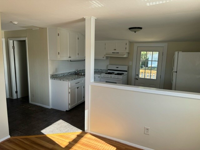 Foto del edificio - 842 State Rd