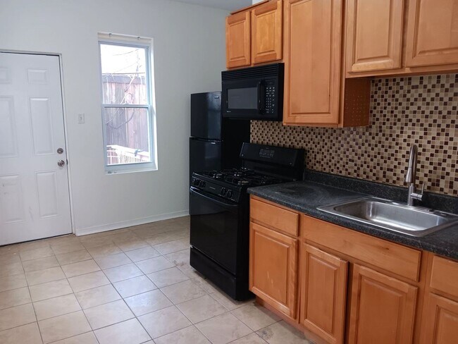 Foto del edificio - 1238 N Alden St