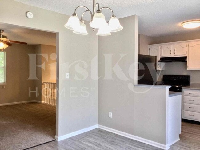Building Photo - 3920 Pinetop Dr
