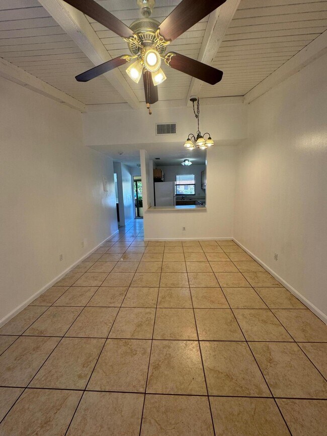 Building Photo - 459 Glenwood Dr