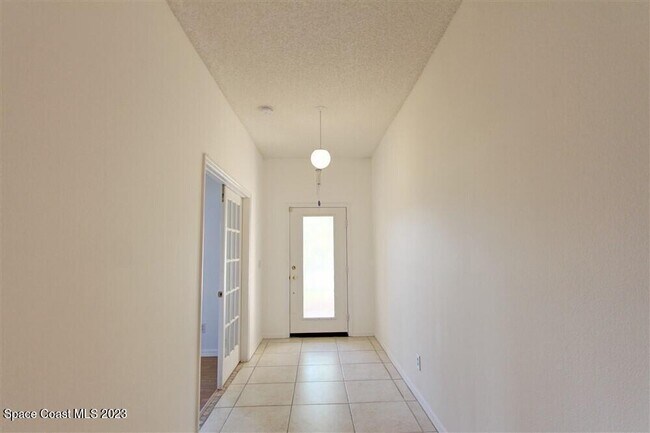 Building Photo - 2138 Caledonia Pl