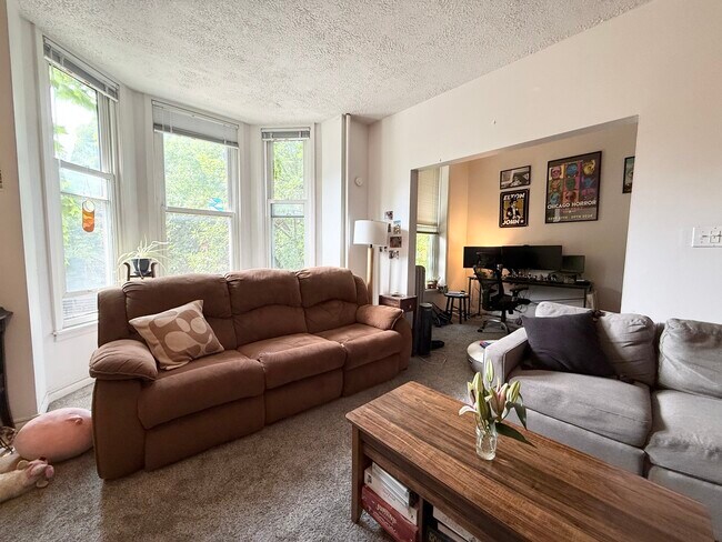 Foto del edificio - 1132 W Addison St