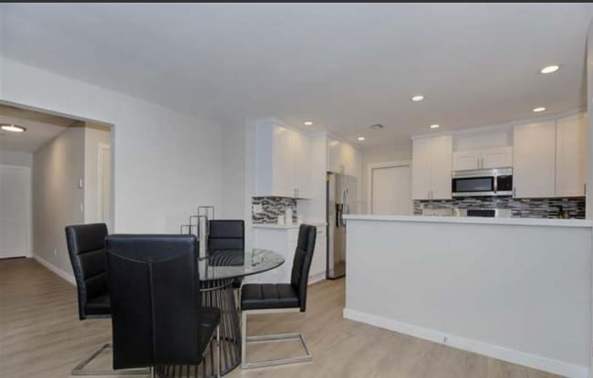 Building Photo - 4028 Hope St