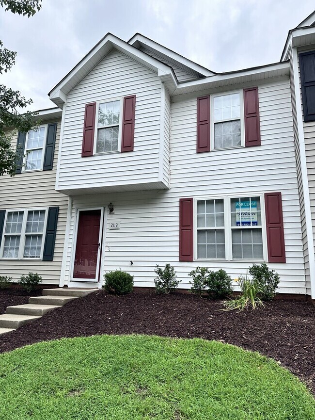 Building Photo - 2112 Walnut Bluffs Ln