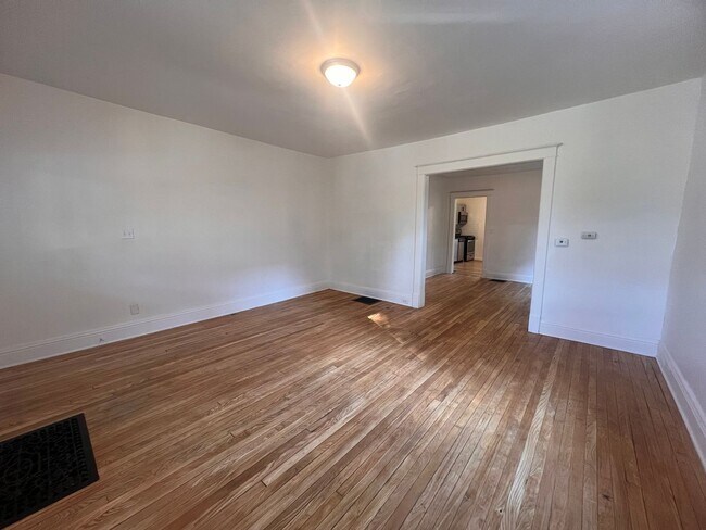 Foto del edificio - 845 Capen St NE