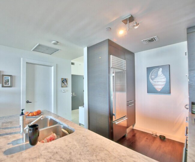 Building Photo - 900 Biscayne Blvd