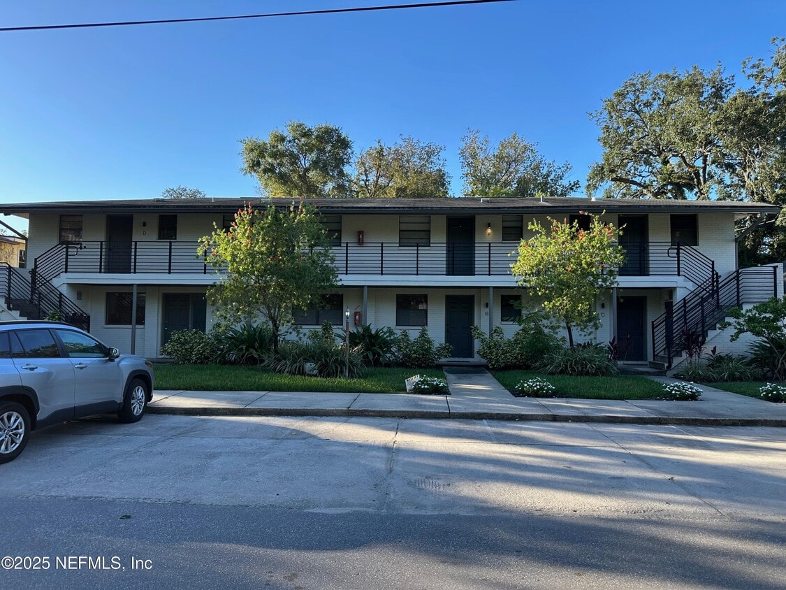 Primary Photo - 1120 Cedar St