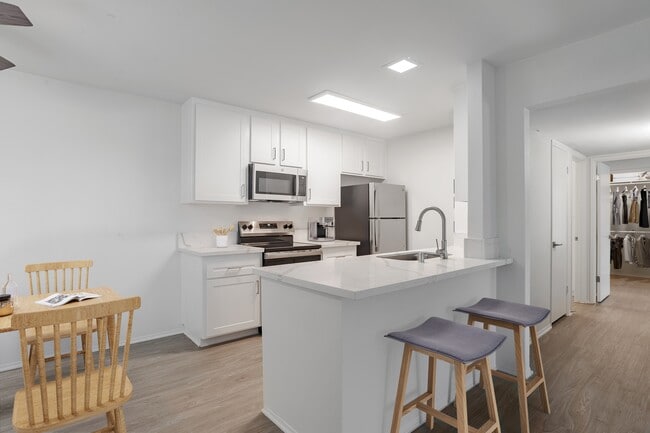 Building Photo - Bella Terra