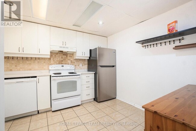 Building Photo - 141-141 Somerset St W