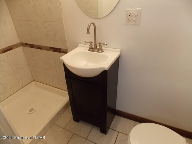 Building Photo - 182 George Ave