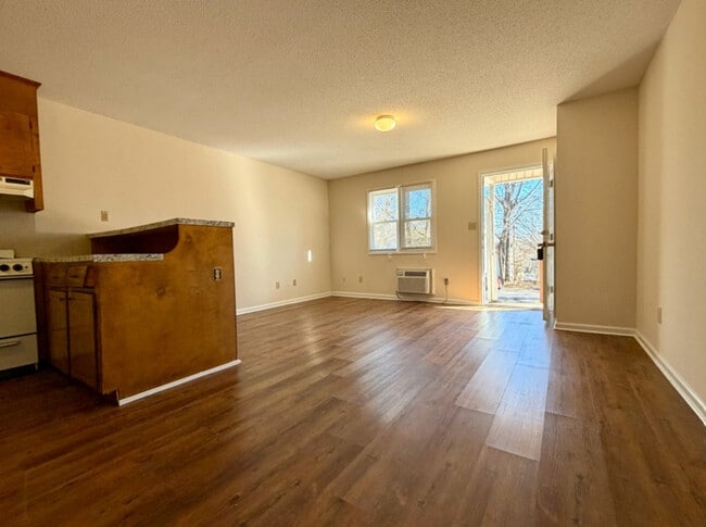 Building Photo - 1442 Riverview Rd