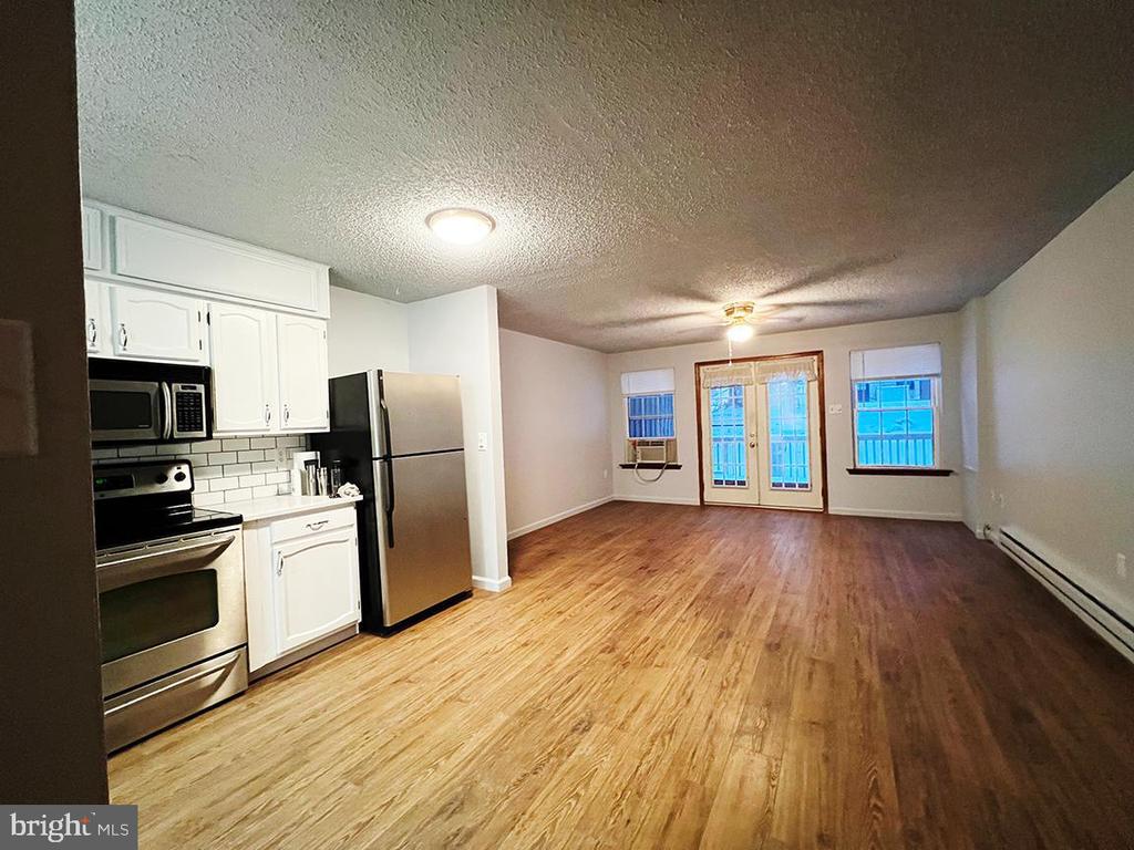 Primary Photo - 190 Stirling Ct