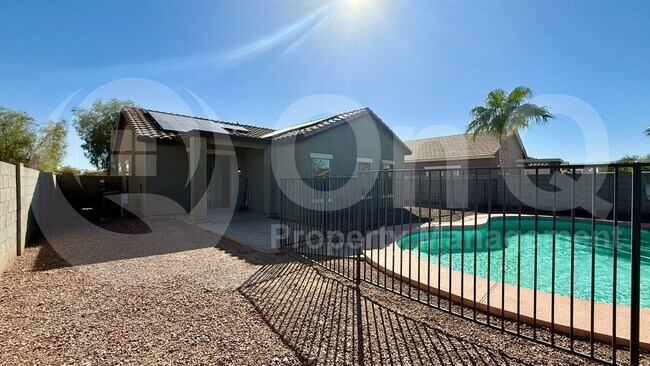 Foto del edificio - 25650 W Burgess Ln