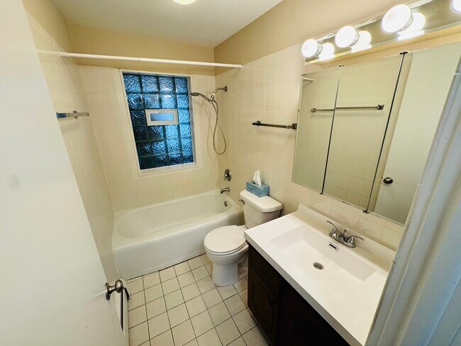 Foto del edificio - 1009 Victoria