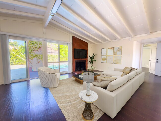 Virtual en escena - 6763 Lurline Ave