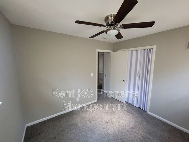 Building Photo - 5038 N Topping Ave