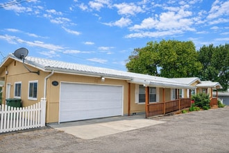 Building Photo - 482 SE 1st Ave