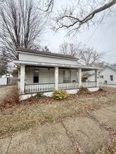 Building Photo - 912 Pleasant St
