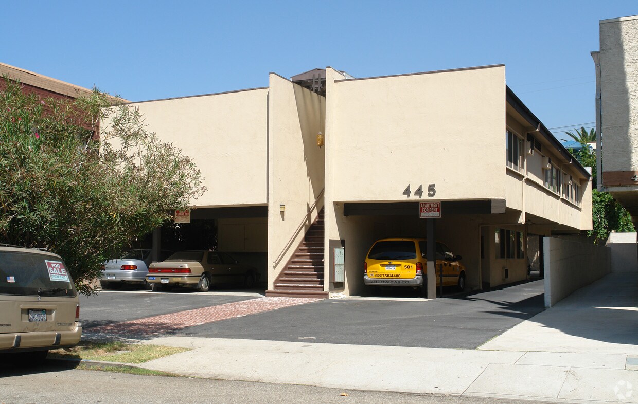 Primary Photo - 445 Oak St
