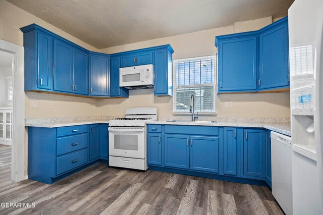 Foto del edificio - 3418 Yandell Dr