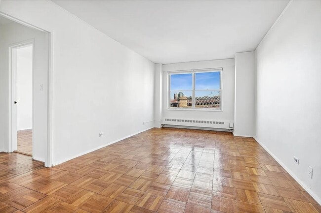 Photo - 570 Grand St Apartment