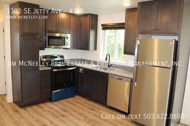 Building Photo - 1301 SE Jetty Ave