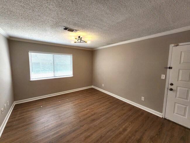 Foto del edificio - 1406 Wingate Way