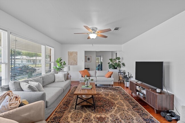 Building Photo - 1100 Hood St