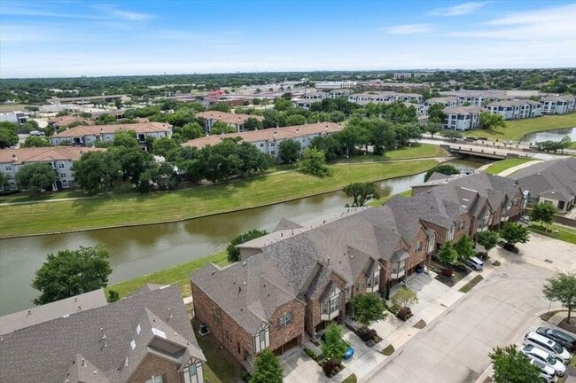 Building Photo - 556 Waterloo Dr
