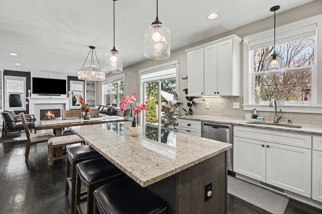 Foto del edificio - 3906 Hillside Dr