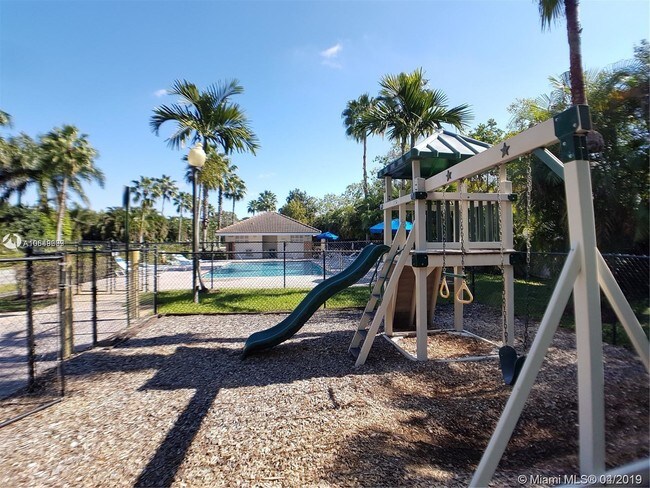 Foto del edificio - 6626 Hidden Cove Dr