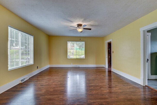 Foto del edificio - Charming and Spacious Home!
