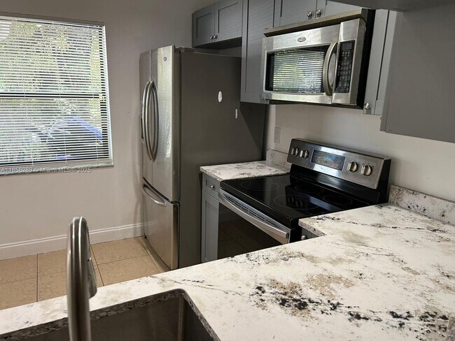 Foto del edificio - 10537 NW 8th St